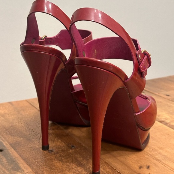 Yves Saint Laurent Vitelli Vernice Heels - Picture 5 of 8